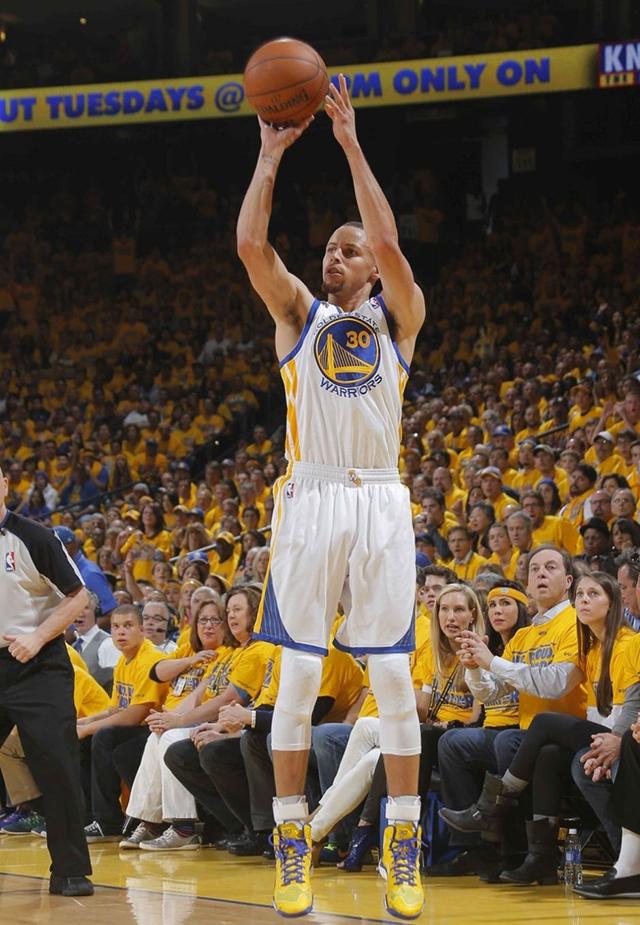  库里单场13记三分刷新历史纪录  