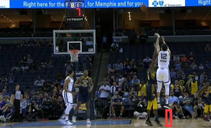  柏林联合防守反击战术得当击败门兴抢得三分