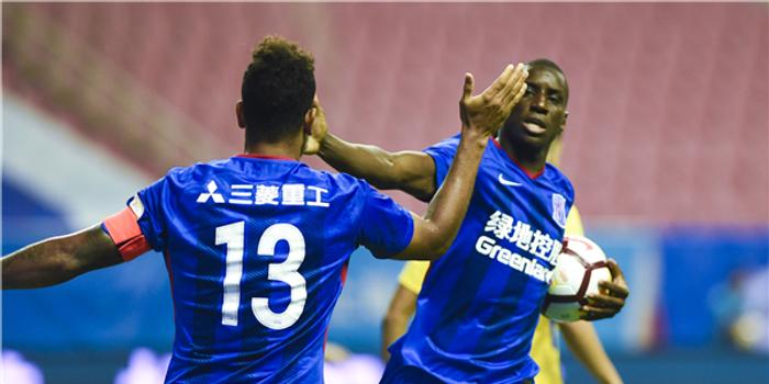  索肖中场调度行云流水，传控打法压制对手