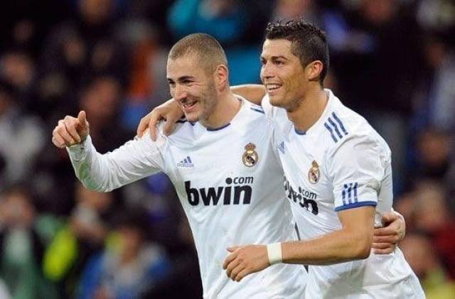  戈弗雷世界波技惊四座埃弗顿中场远距离轰门得手