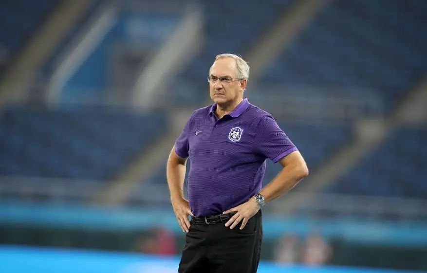  尼姆保级生死时刻,全队众志成城拼下关键分