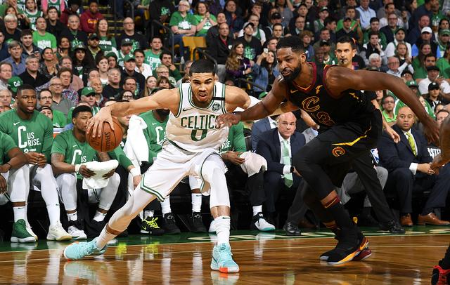 亿万28大舞台有梦你就来- 凯尔特人塔图姆戴护具训练，霍福德透露恢复细节  